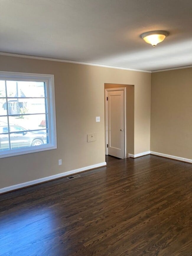 Building Photo - Updated North Tabor 2 Bedroom, 1 Bathroom ...