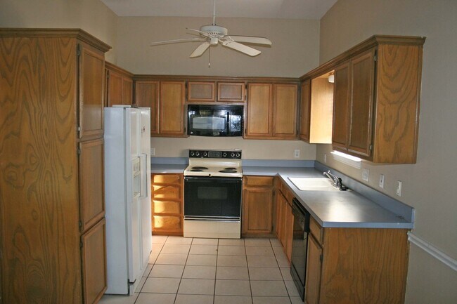 Building Photo - Nice 3 Bdrm 2 Bath Home in Denton Tx