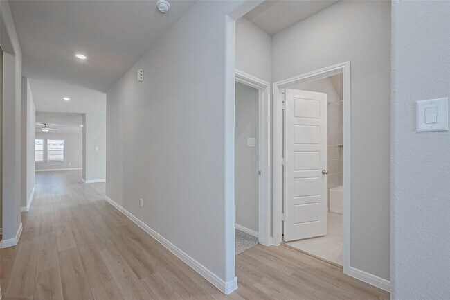 Building Photo - 1864 Canyon Live Oak St