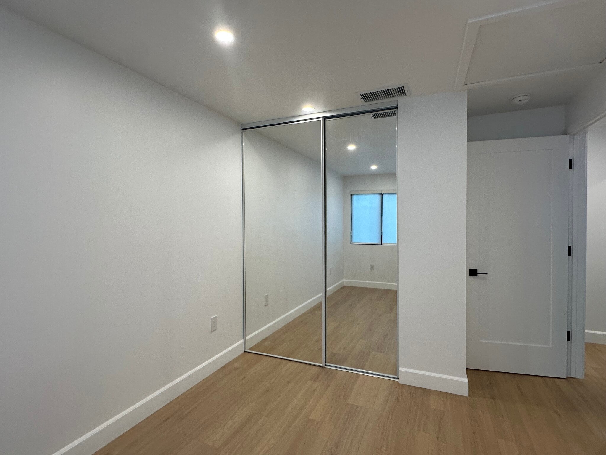 Building Photo - 10470 Lauriston Ave