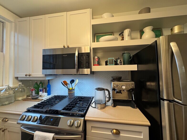 Building Photo - 266 11th St NE