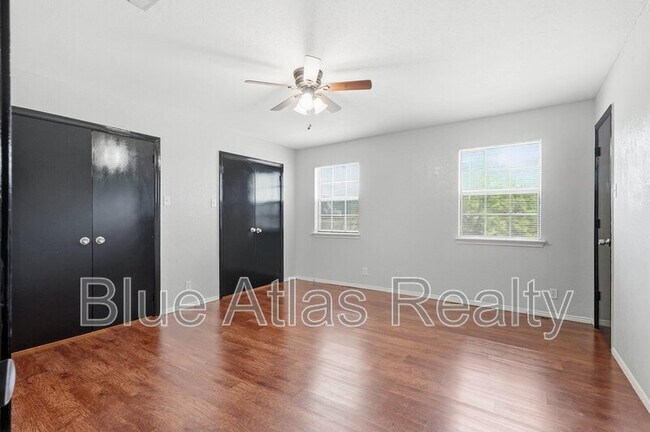 Building Photo - 3313 Gardenview Cir