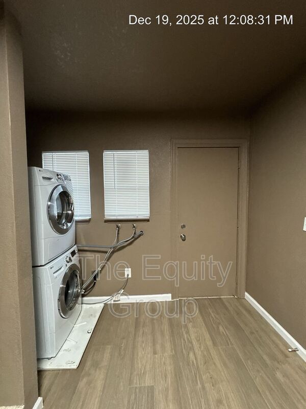 Building Photo - 435 Redington St