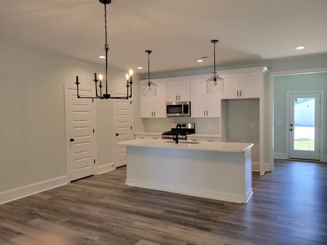 Building Photo - 3901 Harkers Way