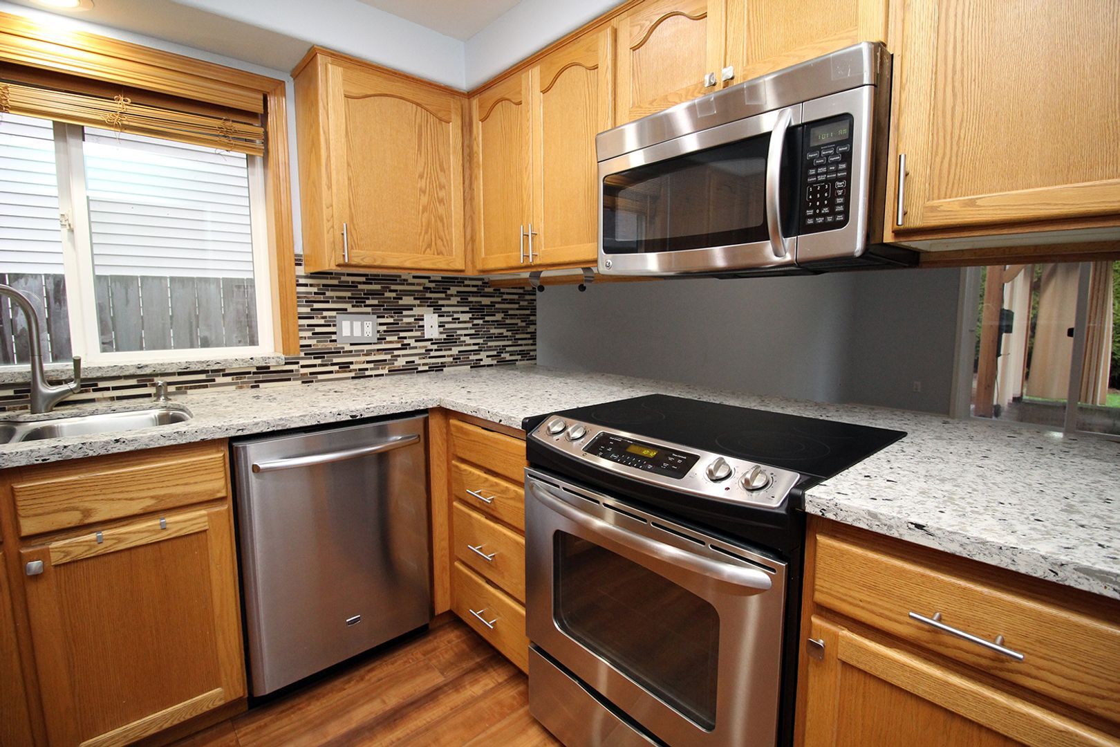 Building Photo - 601 SE 71st Ave