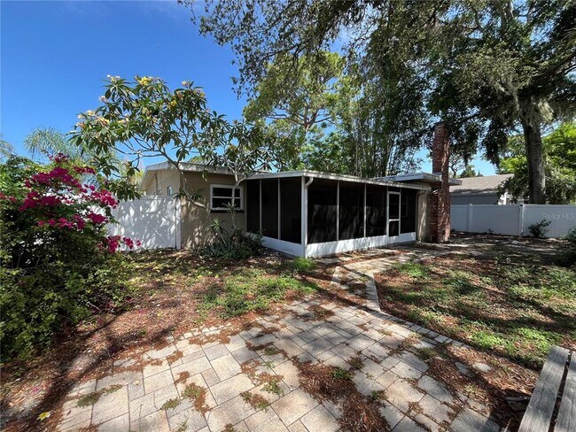 Building Photo - 422 Crosswinds Dr
