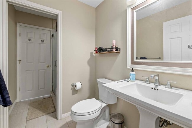 Building Photo - 3822 Ridgelea Dr