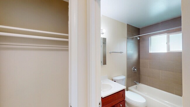 Building Photo - 15495 Marty Dr