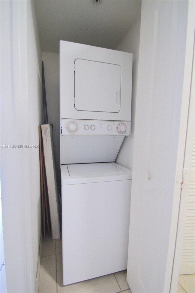 Building Photo - 218 NW 12th Ave