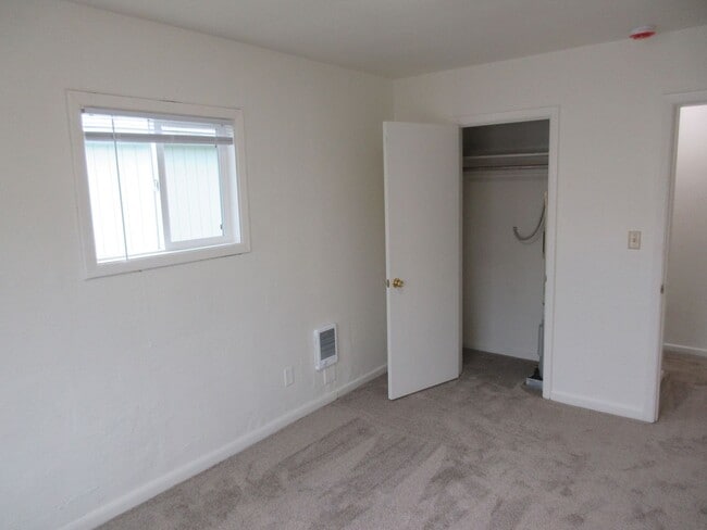 Building Photo - 2804 Claxter Rd NE