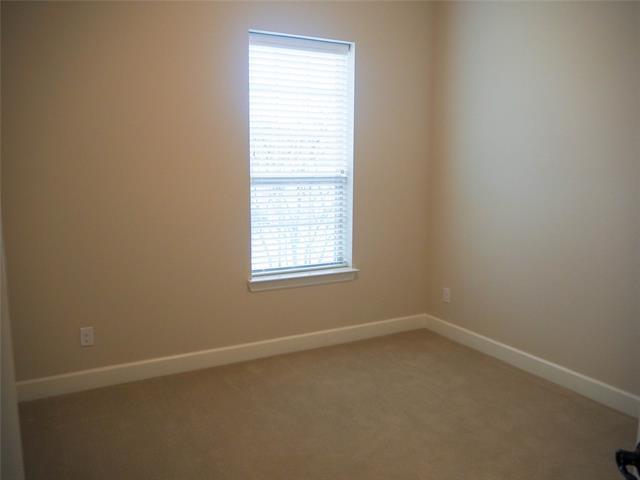 Building Photo - 400 Sunflower Ave