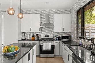 Building Photo - 3610 Thompson St