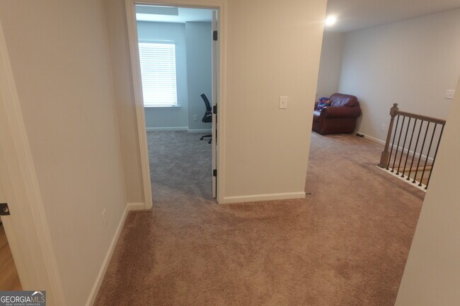 Building Photo - 175 Tulip Dr