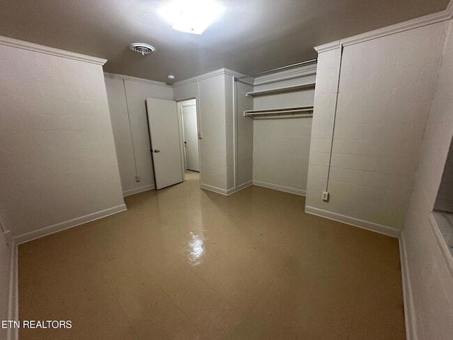 Building Photo - 706 Jay St