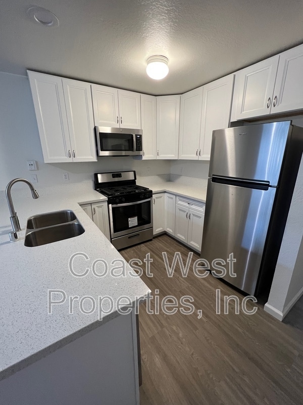 Building Photo - 1176 Cypress Ave