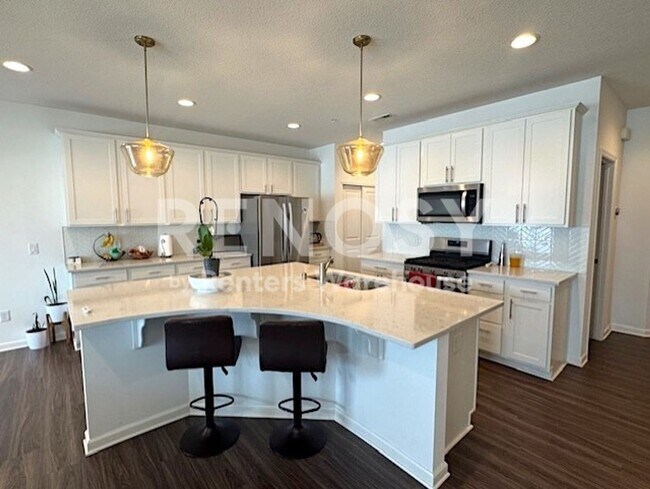Building Photo - PRIME 3BD/2.5BA TOWNHOUSE IN MAPLE GROVE