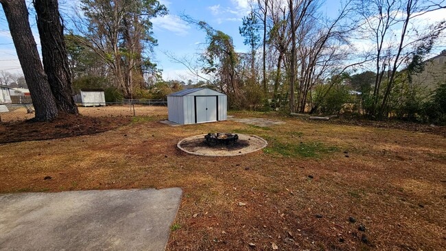 Building Photo - 3 BD 2 BA in Shamrock Village