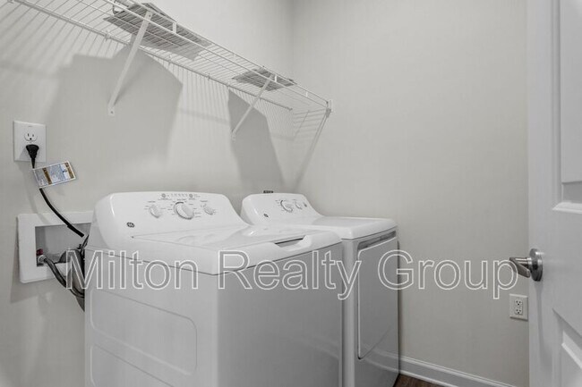 Building Photo - 150 Grove Cir