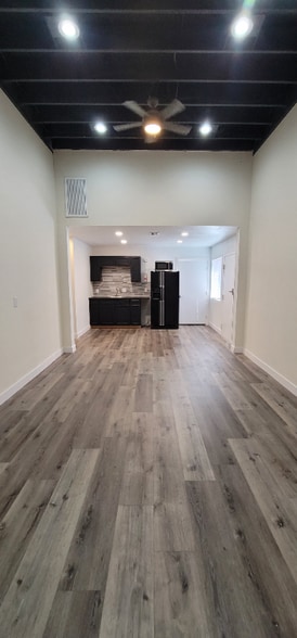 Building Photo - 5709 Avenida Silla