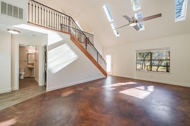 Building Photo - 302 Lago Verde Rd