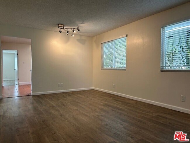 Building Photo - 36 Brooks Ave