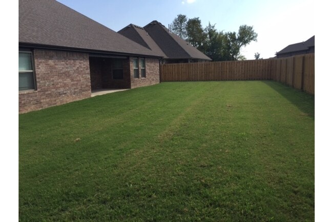 Building Photo - 1030 Quail Hollow Dr