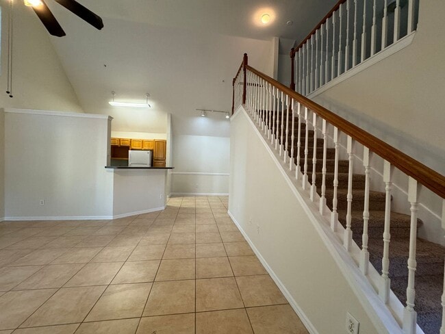 Building Photo - Hamptons in Metrowest  3 bedroom 2 Bath wi...