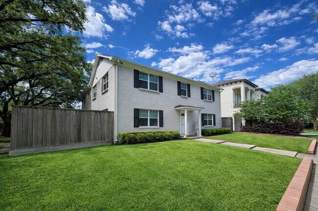 Building Photo - 2126 Banks St