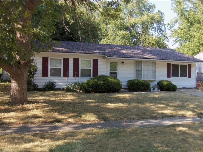 Building Photo - 3220 Ridgewood Dr