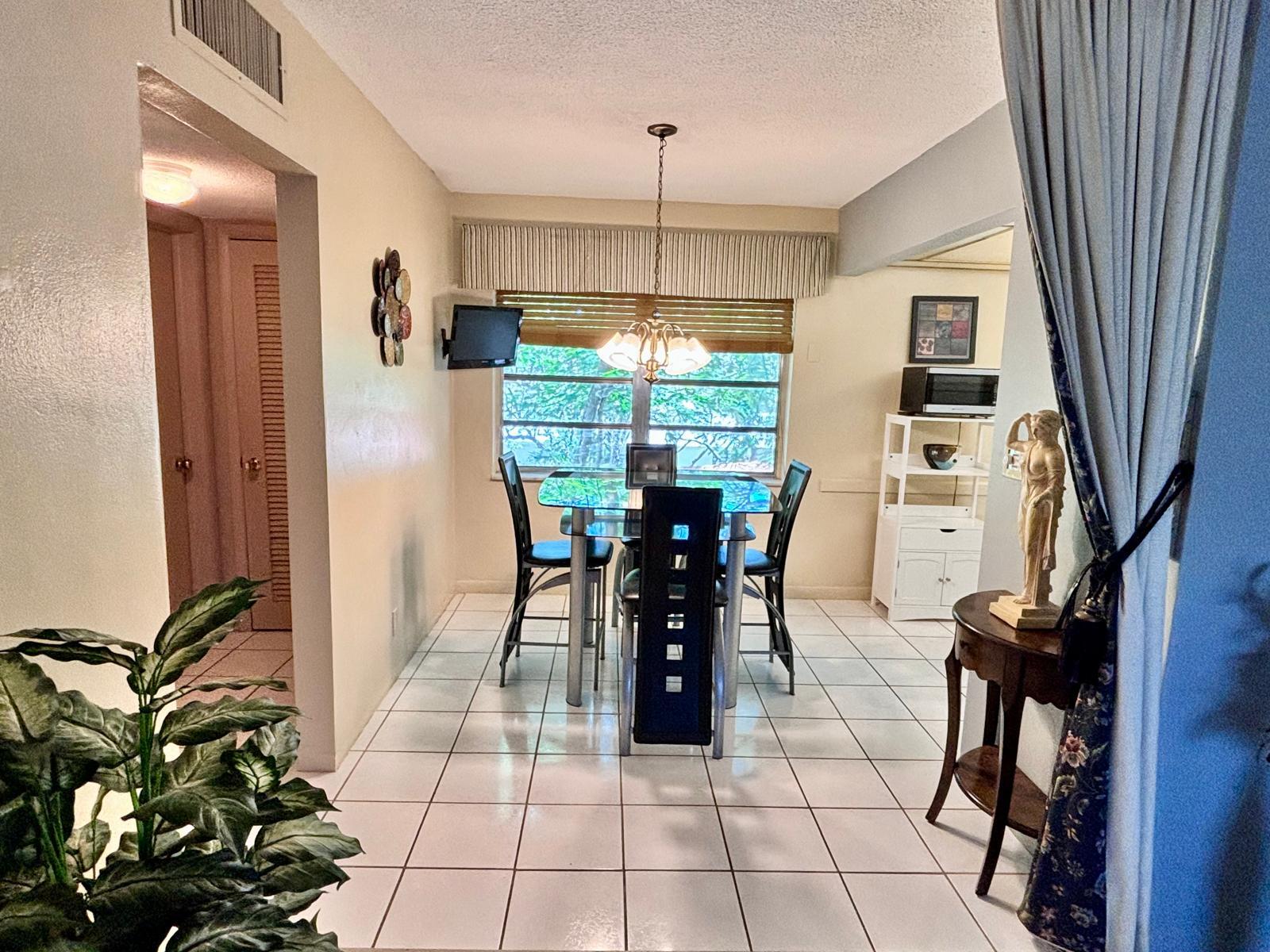 Building Photo - 2031 Dewey St