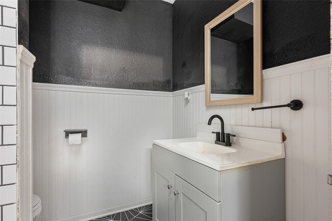 Building Photo - 1219 Park Ln