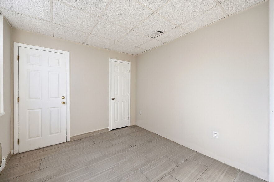 Building Photo - 807 W New York Ave