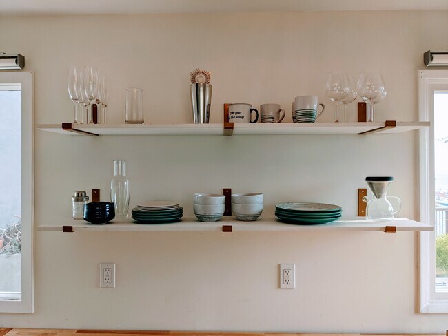 Shelves - 308 Seaview St