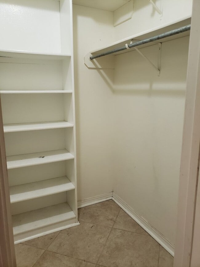 Building Photo - Beautiful 2 bed/2 bath townhome in the gat...