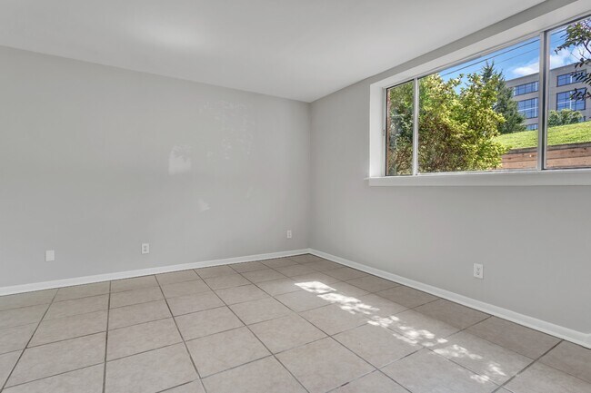 Building Photo - 622 Ermac Dr