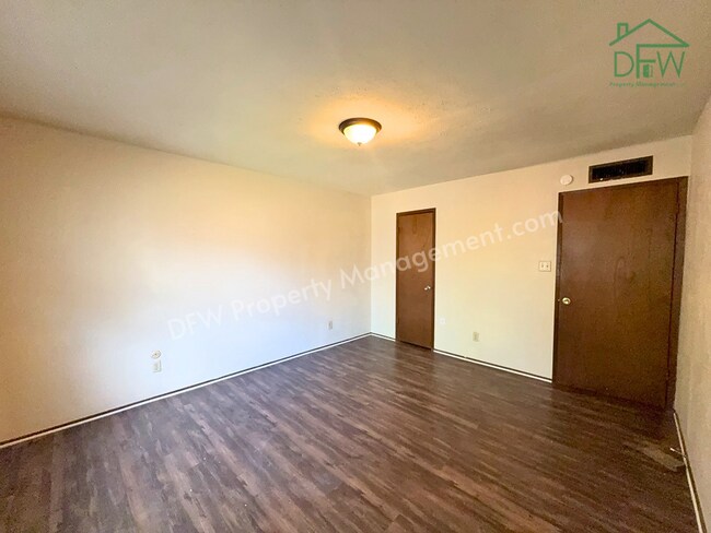 Building Photo - Cozy 3-Bedroom Home with Fireplace, Covered Patio & Large Fenced Backyard for Lease