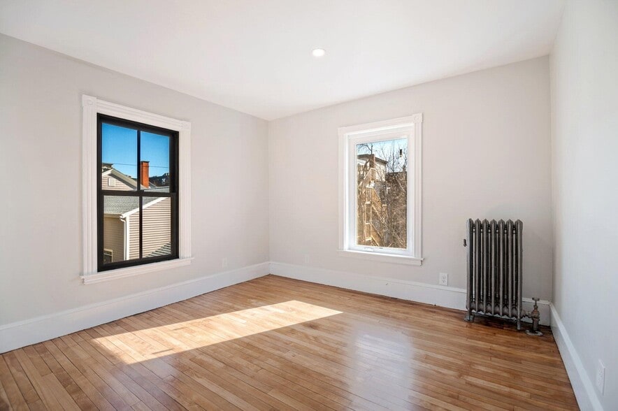 Building Photo - 29A Pine St