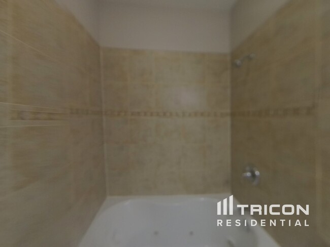 Building Photo - 5950 Fescue Dr