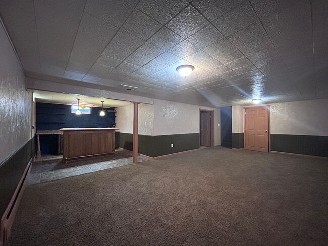 Building Photo - Spacious 4-Bedroom Home
