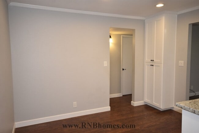 Building Photo - 415 Sutton Pl