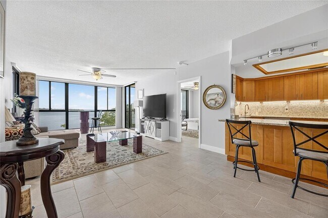 Building Photo - 7100 Sunshine Skyway Ln S