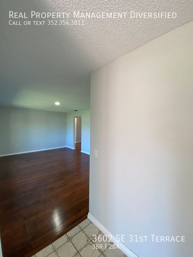 Building Photo - Cedar Hills - Desirable SE neighborhood 3/2/2