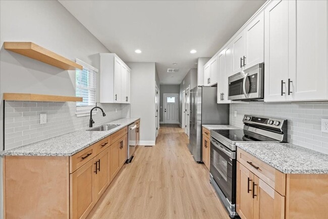 Building Photo - 617 W 39th St