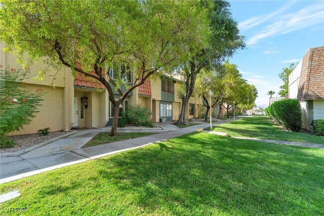 Building Photo - 3472 Townhouse Dr