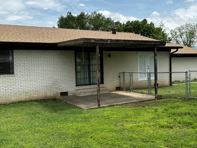 Building Photo - 307 N 5th St
