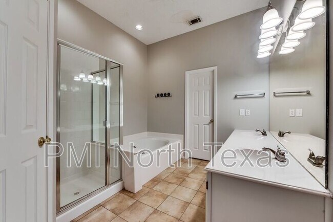 Building Photo - 10717 Camelot Dr