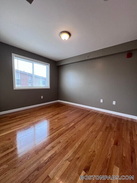 Building Photo - 144 Stevens St