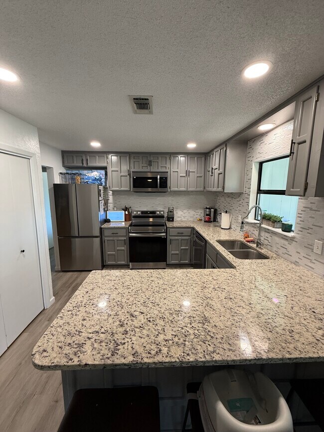 Building Photo - 3402 Azalea Dr