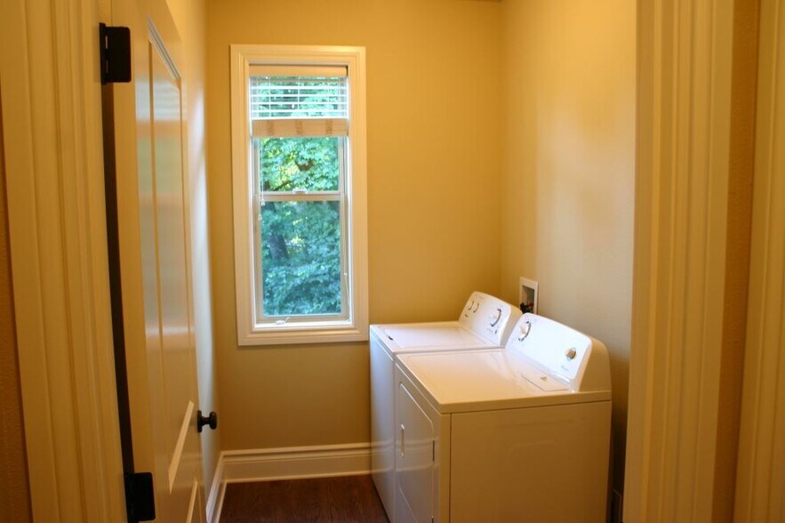 Building Photo - 3111 NW Grant Ave