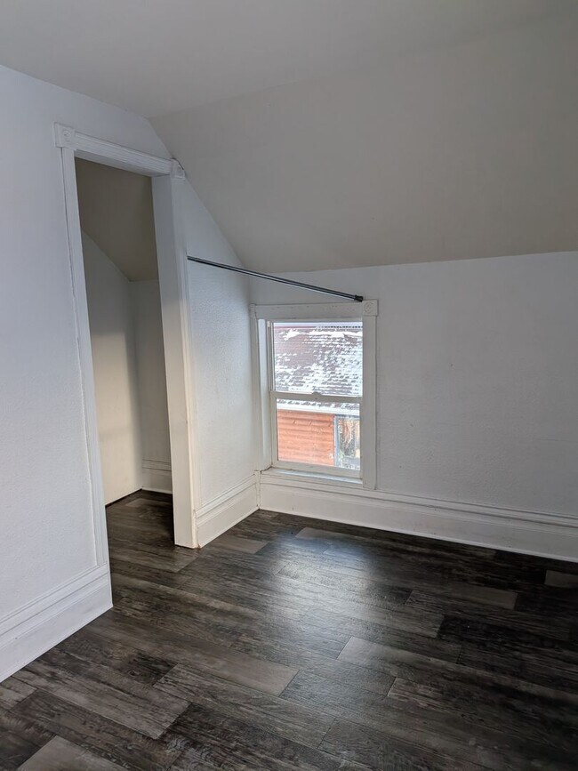 Building Photo - 229 Cedar St